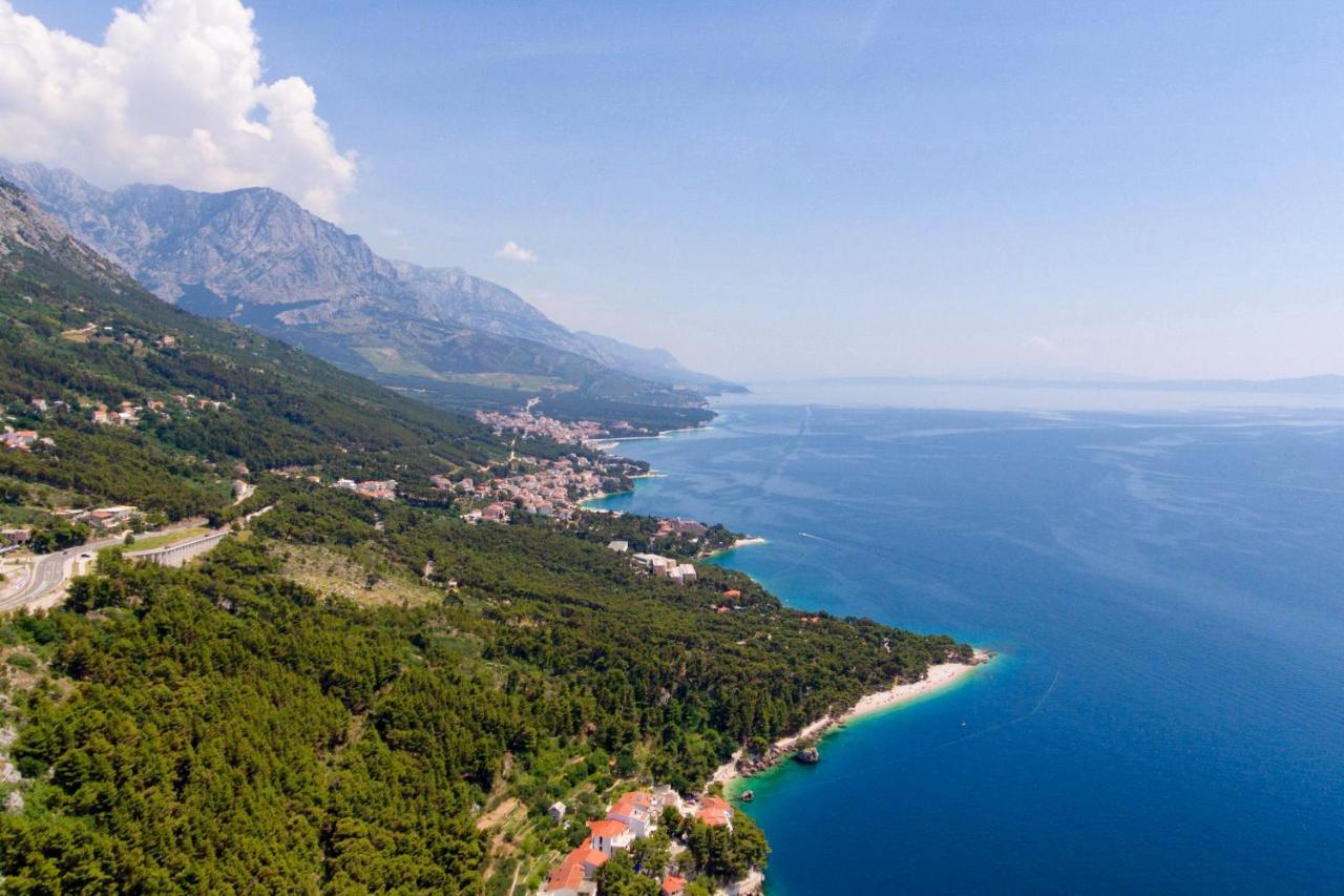 Apartments By The Sea Brela, Makarska - 16065 Eksteriør billede